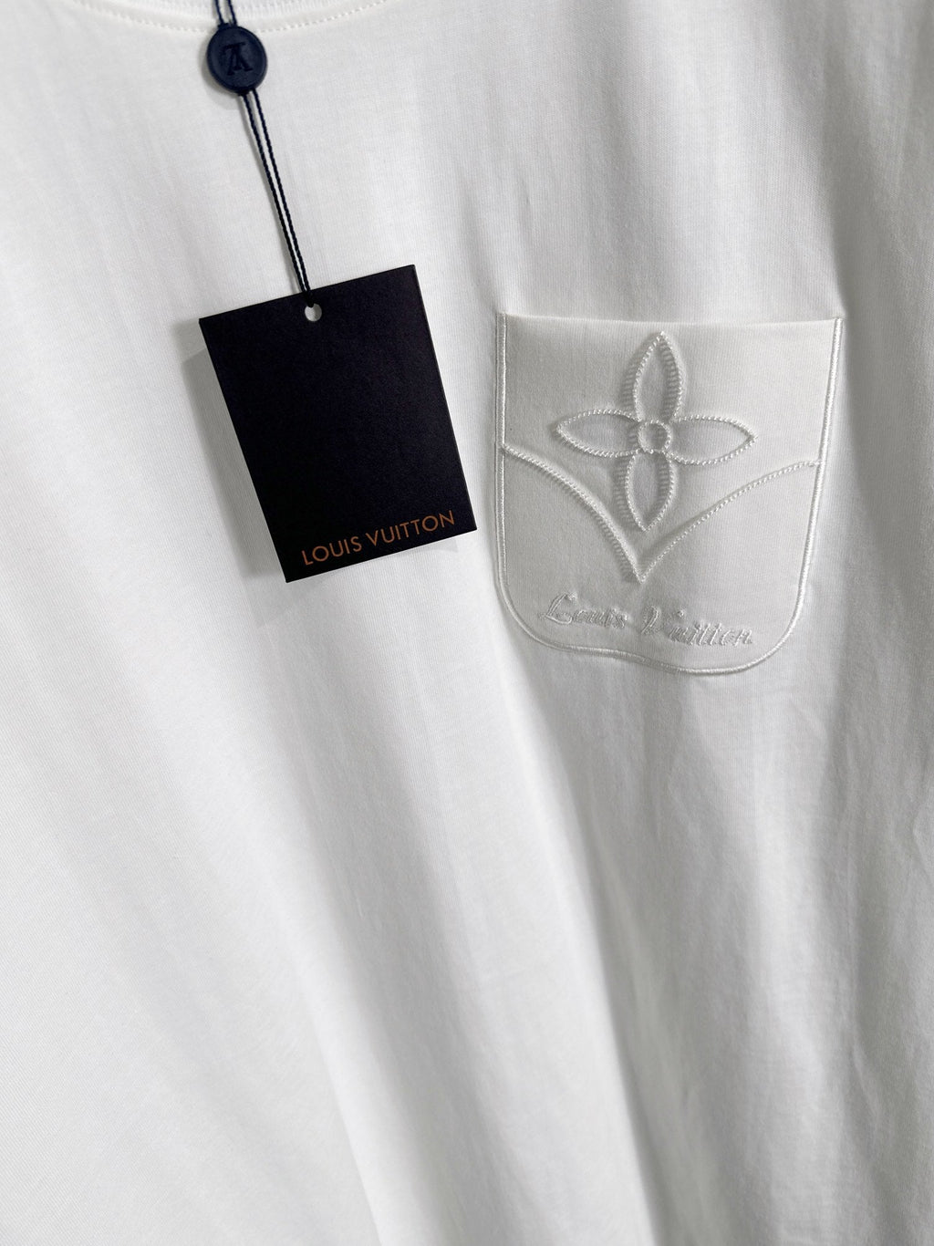 Embroidered clover letter logo short sleeved t-shirt