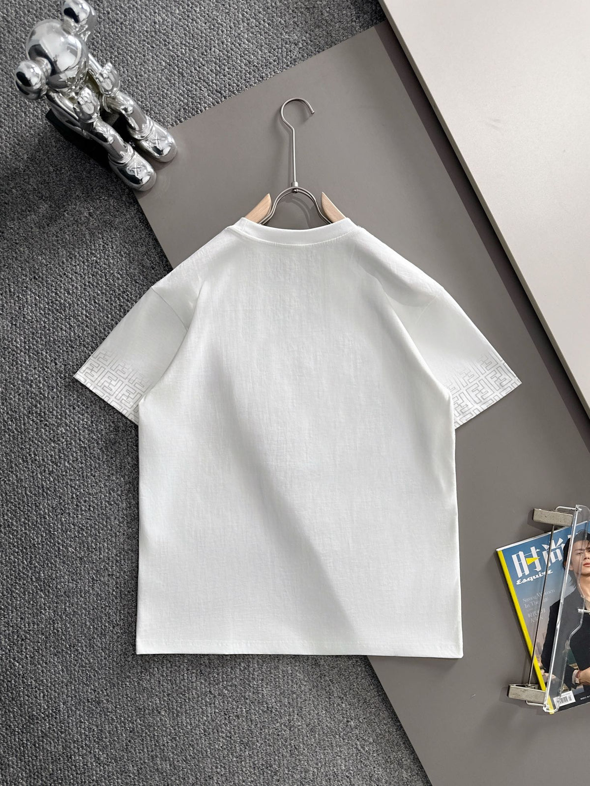 Leather granule embroidered letter short sleeved t-shirt