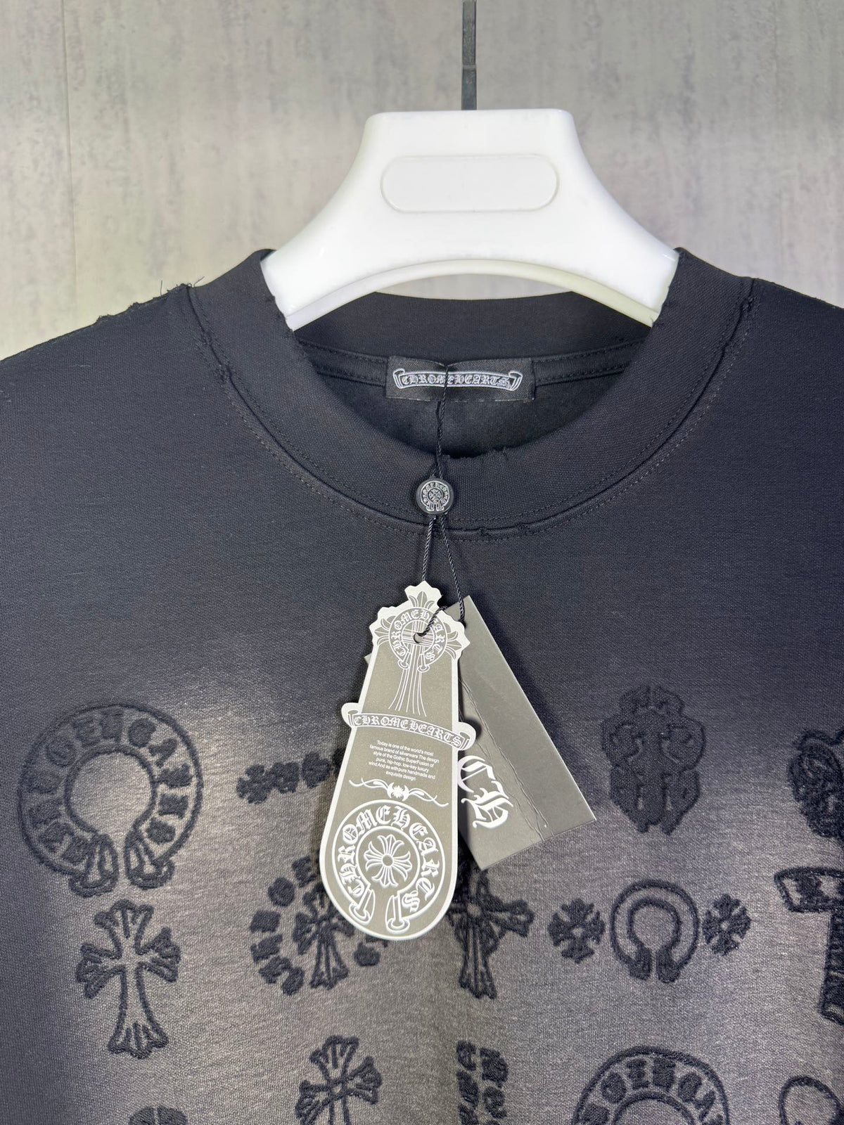 Burnt flower sticker embroidered round neck short sleeved T-shirt