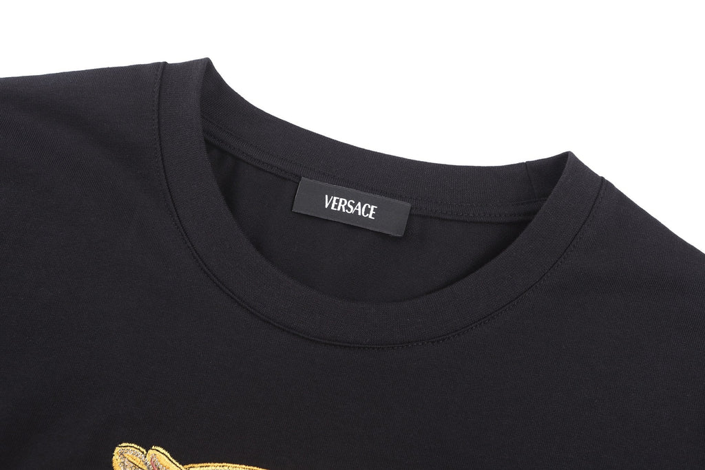 Embroidered cotton plain knit short sleeved T-shirt