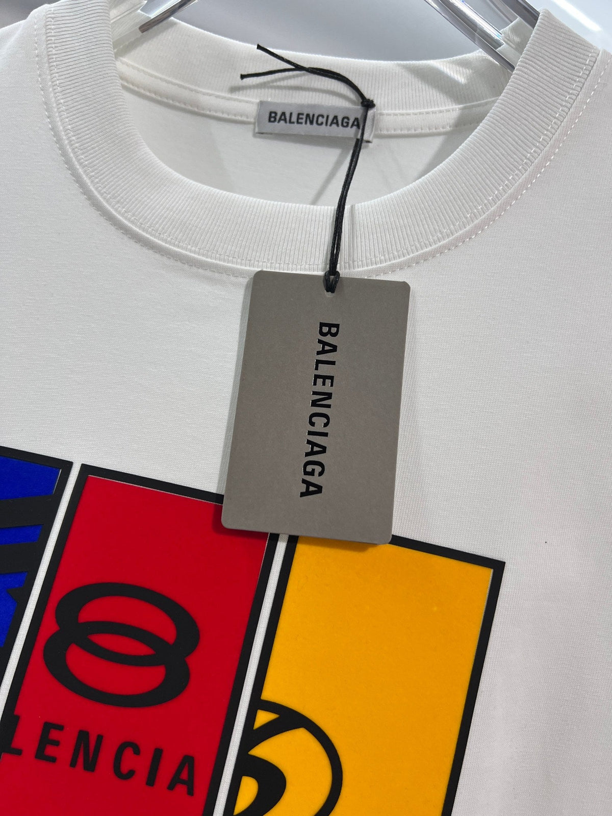Color blocked striped offset printed letter round neck T-shirt