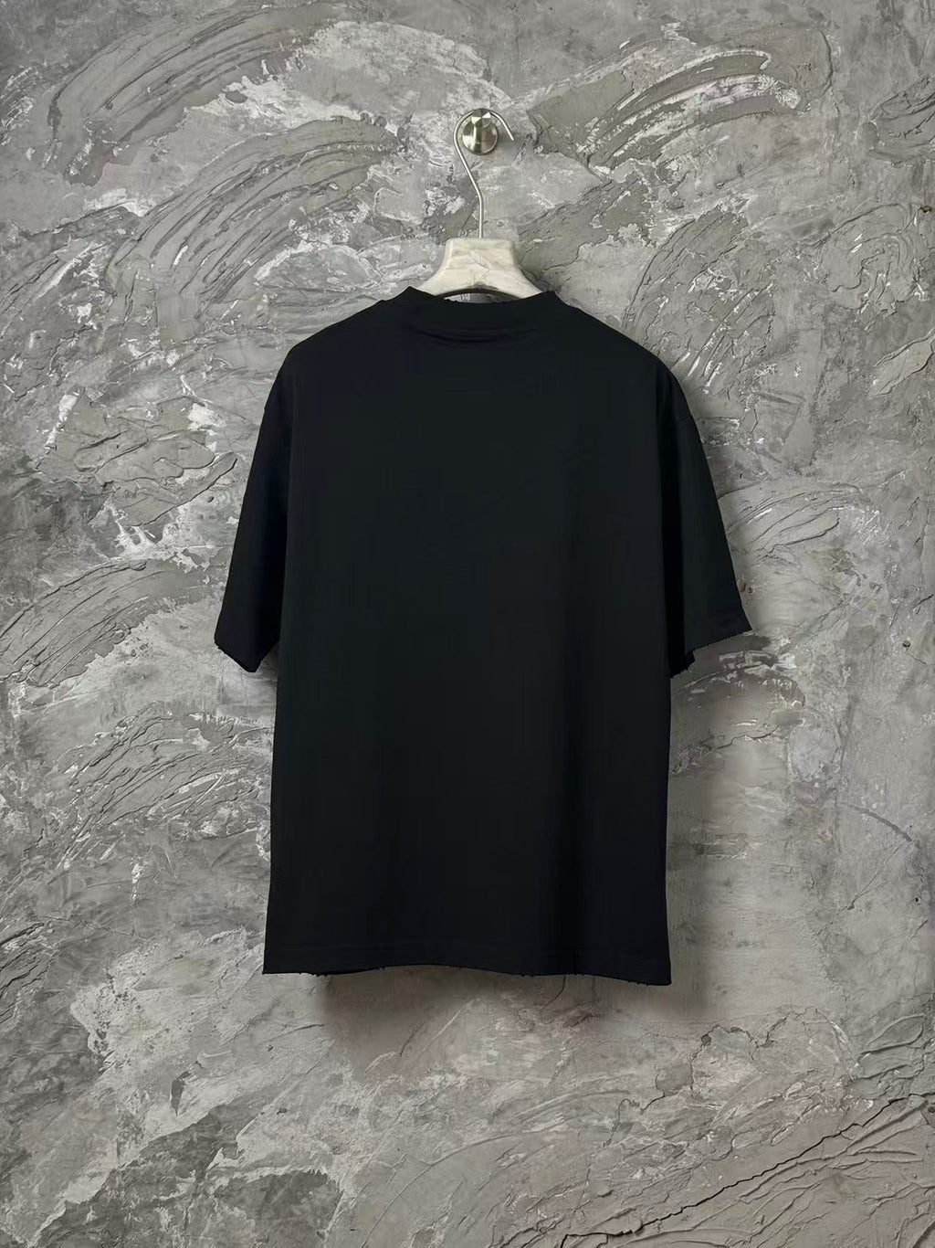 Classic short sleeved T-shirt with letter hot stamping technology
