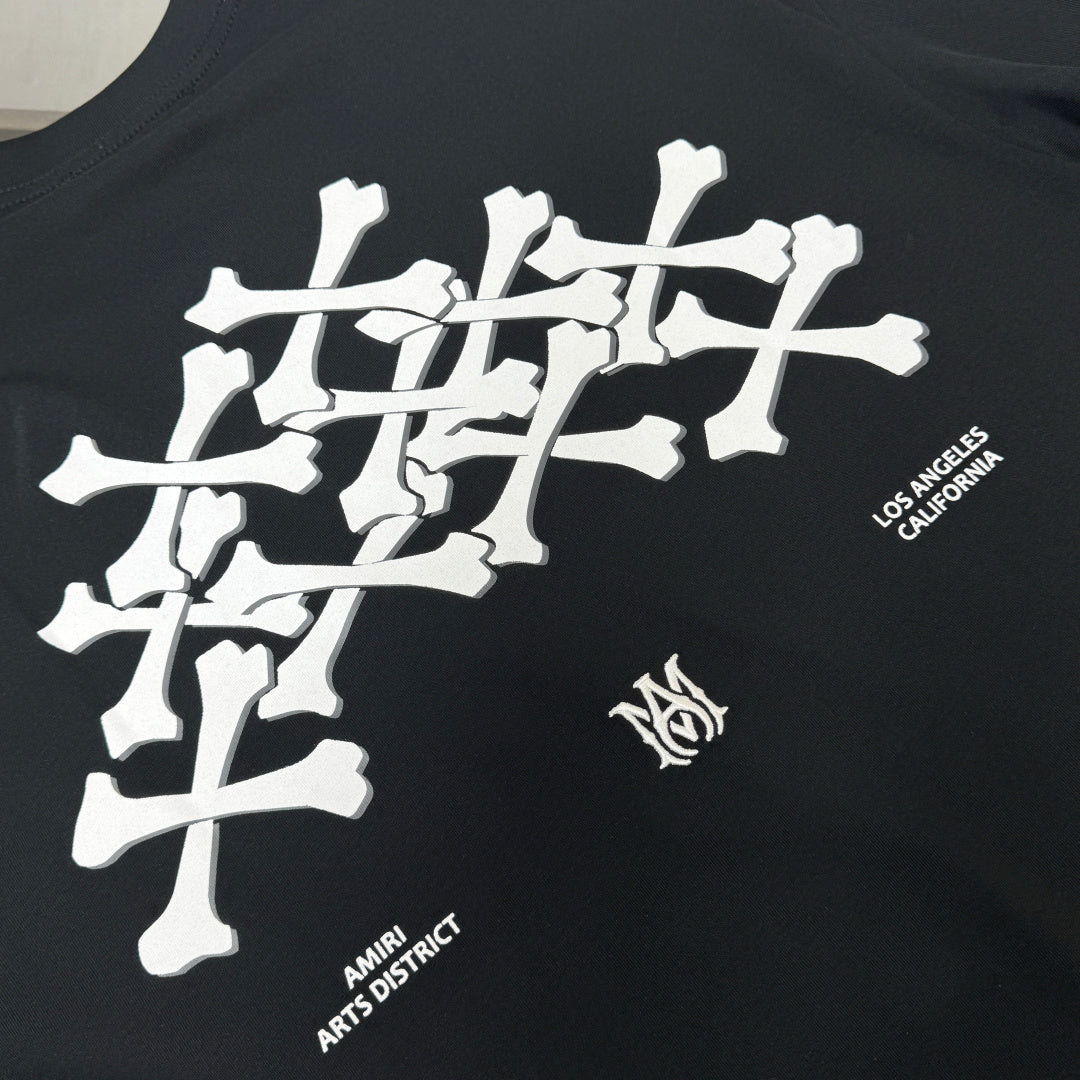 Latest short sleeved round neck T-shirt