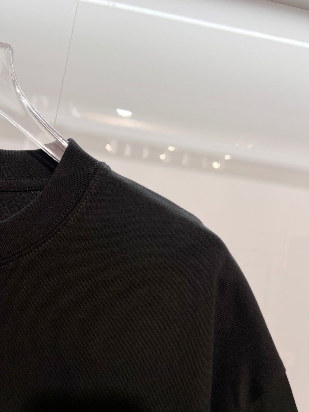 Simple color blocked offset letter round neck T-shirt