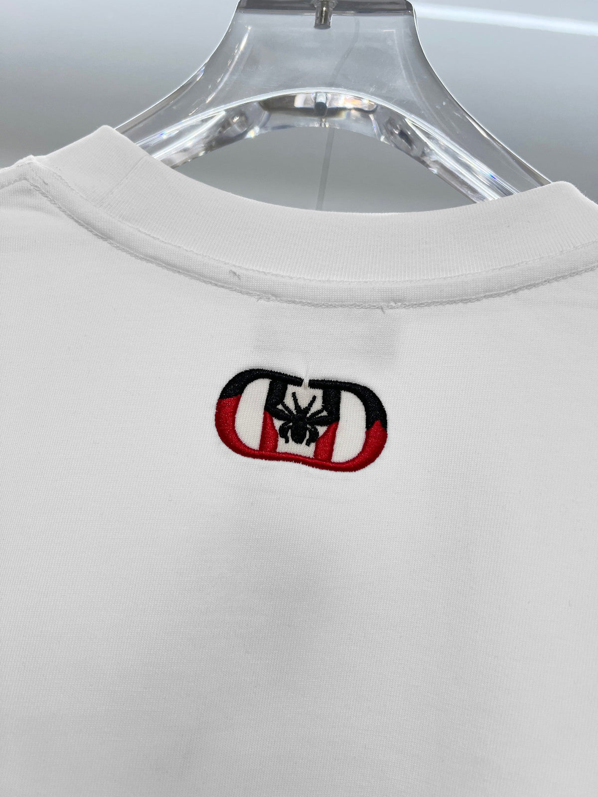 Embroidered bee letter short sleeved shirt