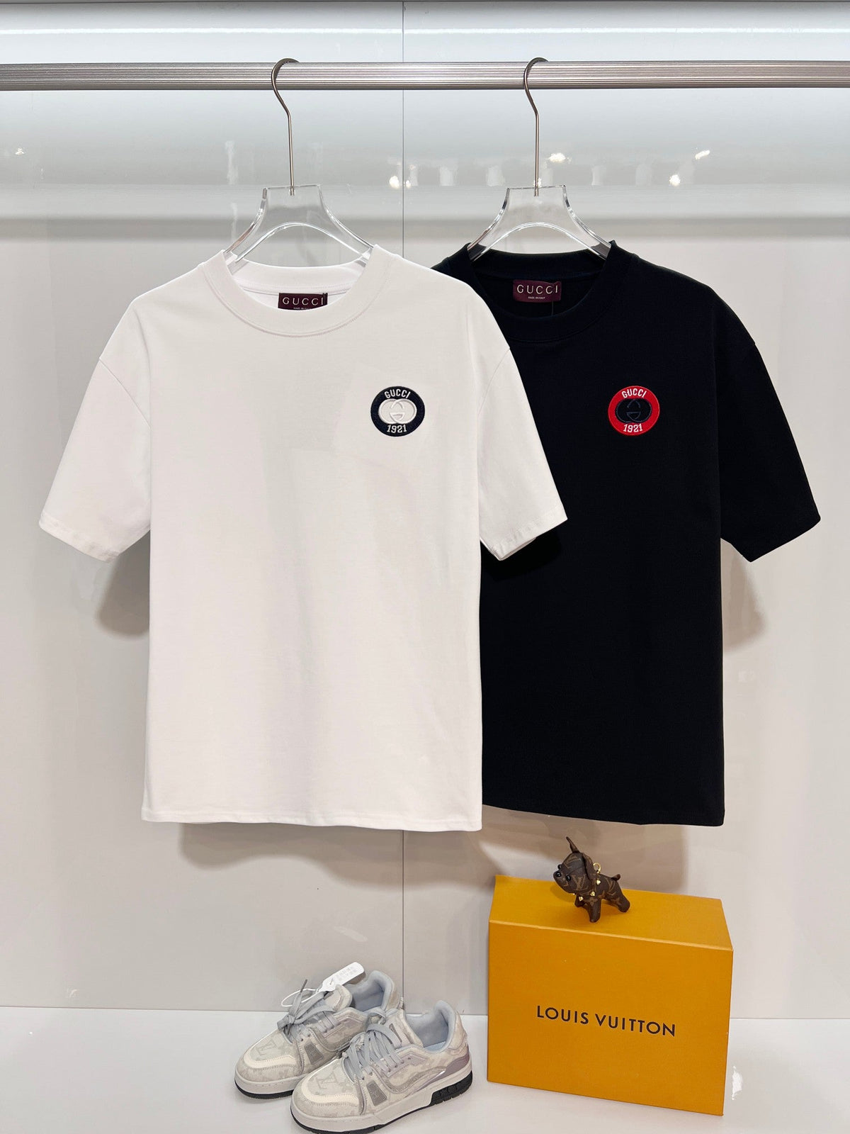 New interlocking embroidered short sleeves