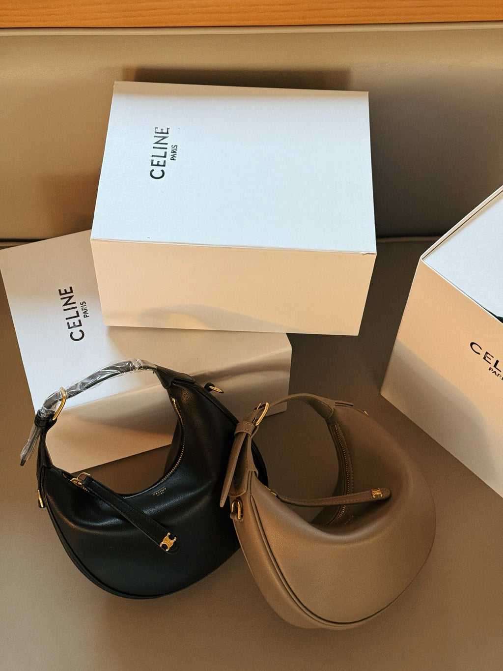 Crescent belt buckle armpit bag