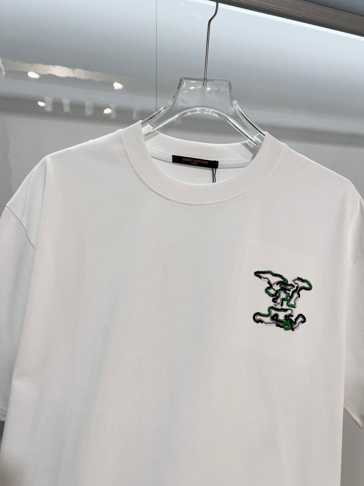 Front and back color blocked embroidered T-shirt with ten thousand stitches