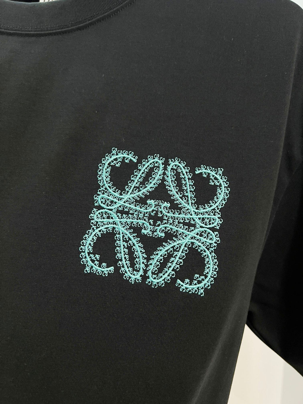 Embroidered letter t-shirt with front and back vines