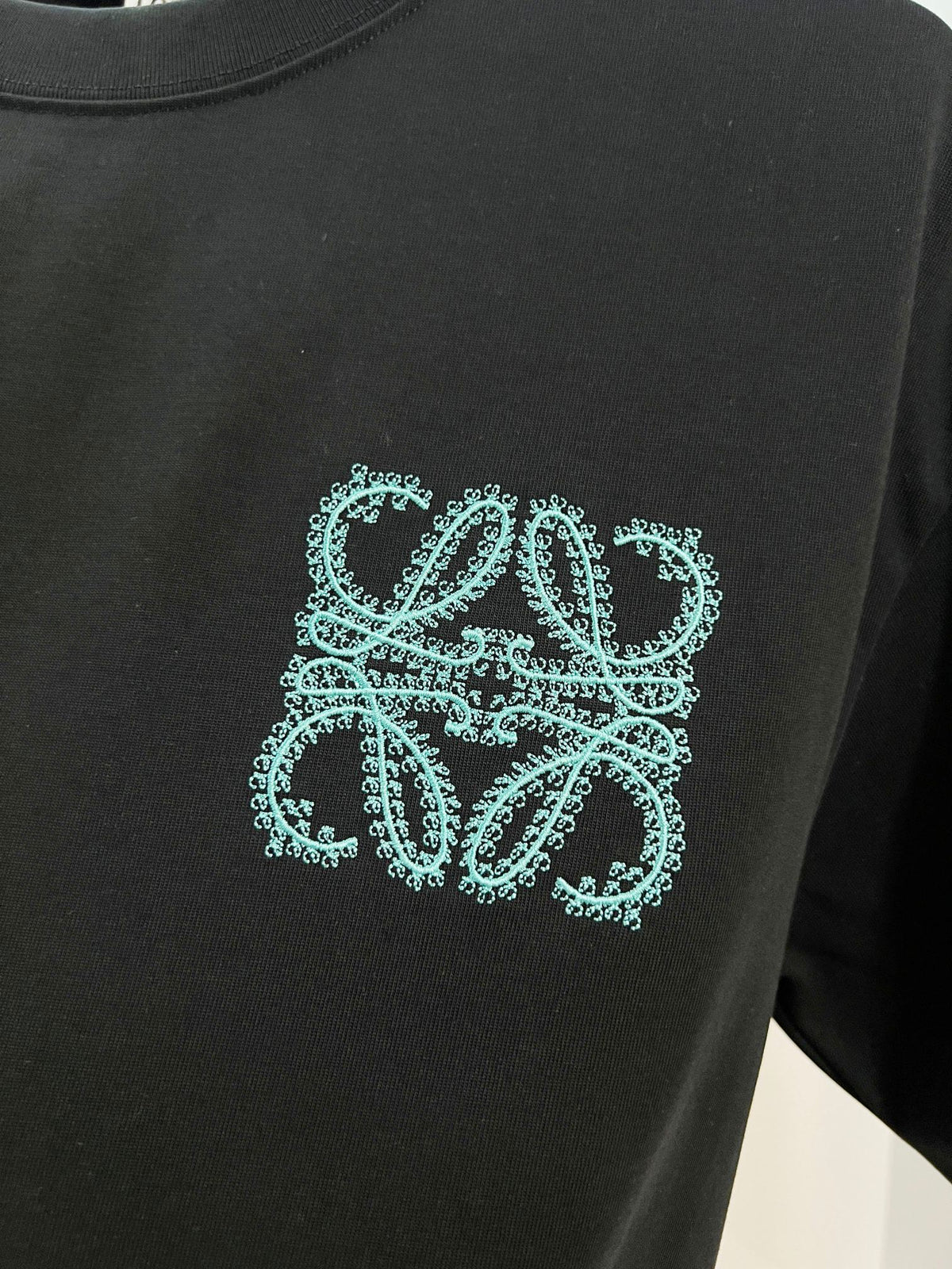 Embroidered letter t-shirt with front and back vines
