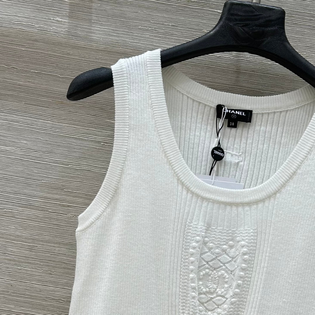 25 autumn and winter new product heart logo intarsia knitted vest