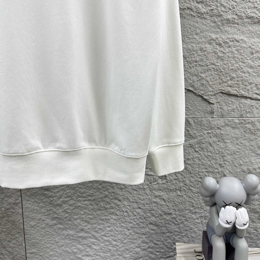 Early Autumn to Winter New Arrivals: Embroidered Long Sleeve Sweatshirt